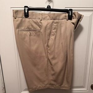 Greg Norman Shark Men’s Golf Shorts
Excellent Condition 100% Polyester